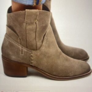 Dolce Vita Graham Women's Tan Suede Ankle Boots sz 6.5